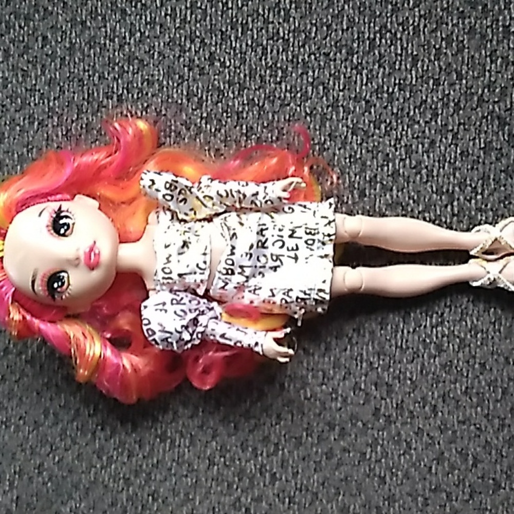 Rainbow High doll, Laurel DeVious